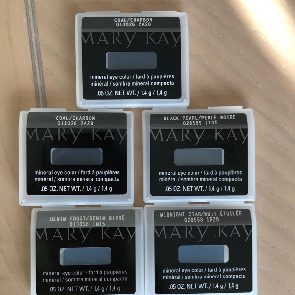 Mary Kay Mineral Eye Shadow- Smoky Eye shades